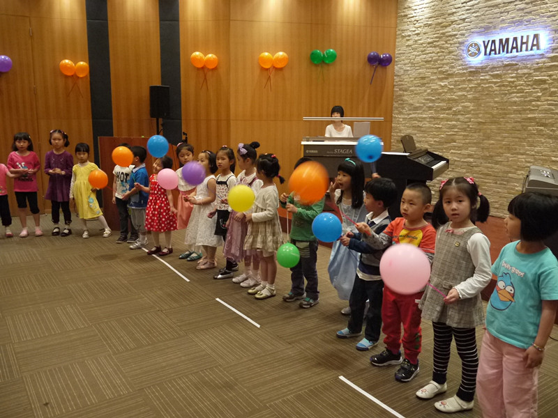 凯发k8音乐中心上海静安总店“欢度六一凯发k8的节日”音乐会成功举办 