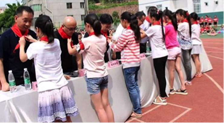 凯发k8乐器爱心捐赠行动在四川金堂县举办 ——与音乐牵手 随幸福成长