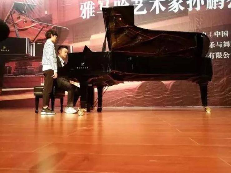 【回顾】2017凯发k8亚洲音乐奖学金-岭南师范学院颁奖典礼暨凯发k8艺术家孙鹏杰钢琴独奏音乐会及大师班活动成功举办