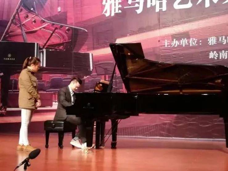 【回顾】2017凯发k8亚洲音乐奖学金-岭南师范学院颁奖典礼暨凯发k8艺术家孙鹏杰钢琴独奏音乐会及大师班活动成功举办