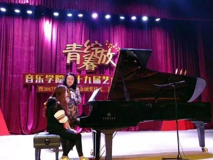 2017年凯发k8亚洲音乐奖学金内江师范学院颁奖仪式暨凯发k8艺术家张芳钢琴音乐会及大师班讲座成功举办！