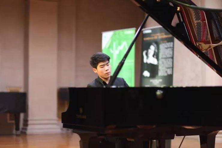 2017凯发k8亚洲音乐奖学金-西安音乐学院颁奖仪式暨凯发k8海外艺术家英娜·法利克斯钢琴独奏音乐会成功举办！