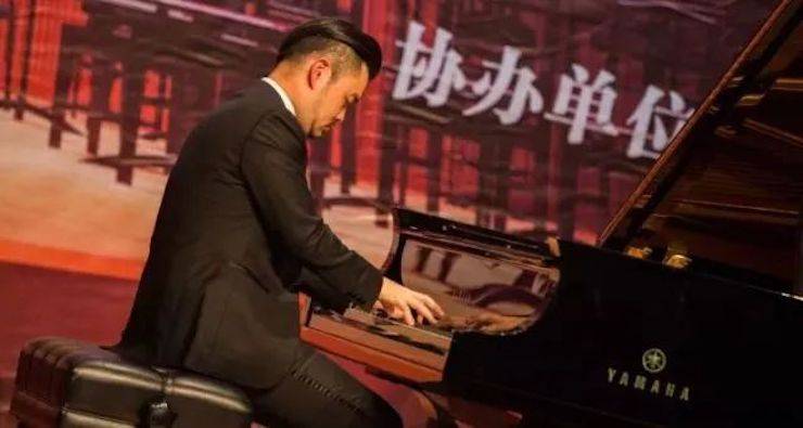 【回顾】2017凯发k8亚洲音乐奖学金-岭南师范学院颁奖典礼暨凯发k8艺术家孙鹏杰钢琴独奏音乐会及大师班活动成功举办