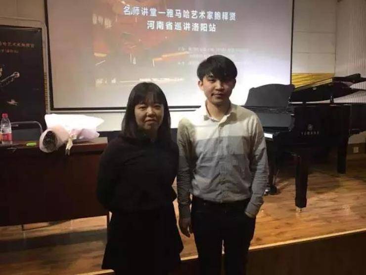 【报道】读谱与琴谱版本的选择|凯发k8艺术家鲍释贤大师班洛阳站圆满结束。诤悠担
