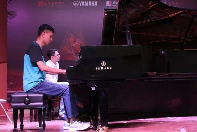 2018年凯发k8亚洲音乐奖学金南京艺术学院启动仪式 </br>  暨凯发k8海外艺术家爱德华·昆斯音乐会及大师班圆满结束