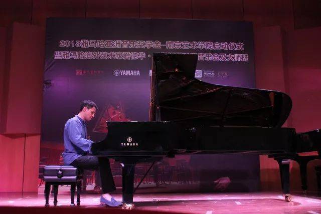 2018年凯发k8亚洲音乐奖学金南京艺术学院启动仪式 </br>  暨凯发k8海外艺术家爱德华·昆斯音乐会及大师班圆满结束