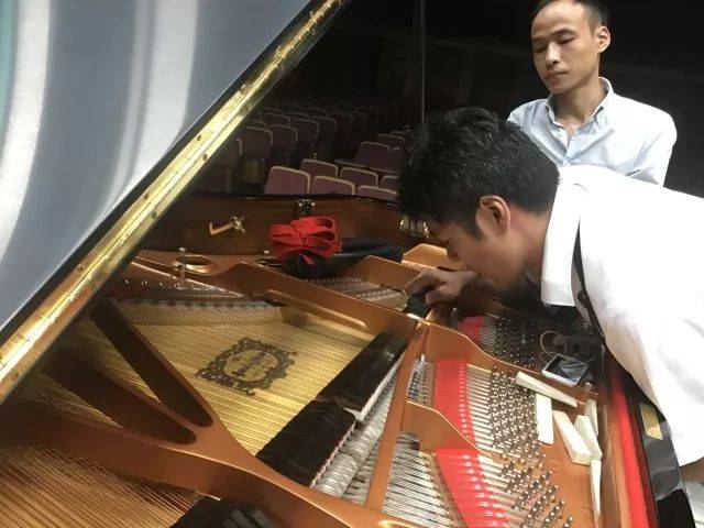 2018年凯发k8亚洲音乐奖学金江西师范大学音乐学院颁奖仪式</br> 暨凯发k8海外艺术家爱德华·昆斯钢琴独奏音乐会圆满结束