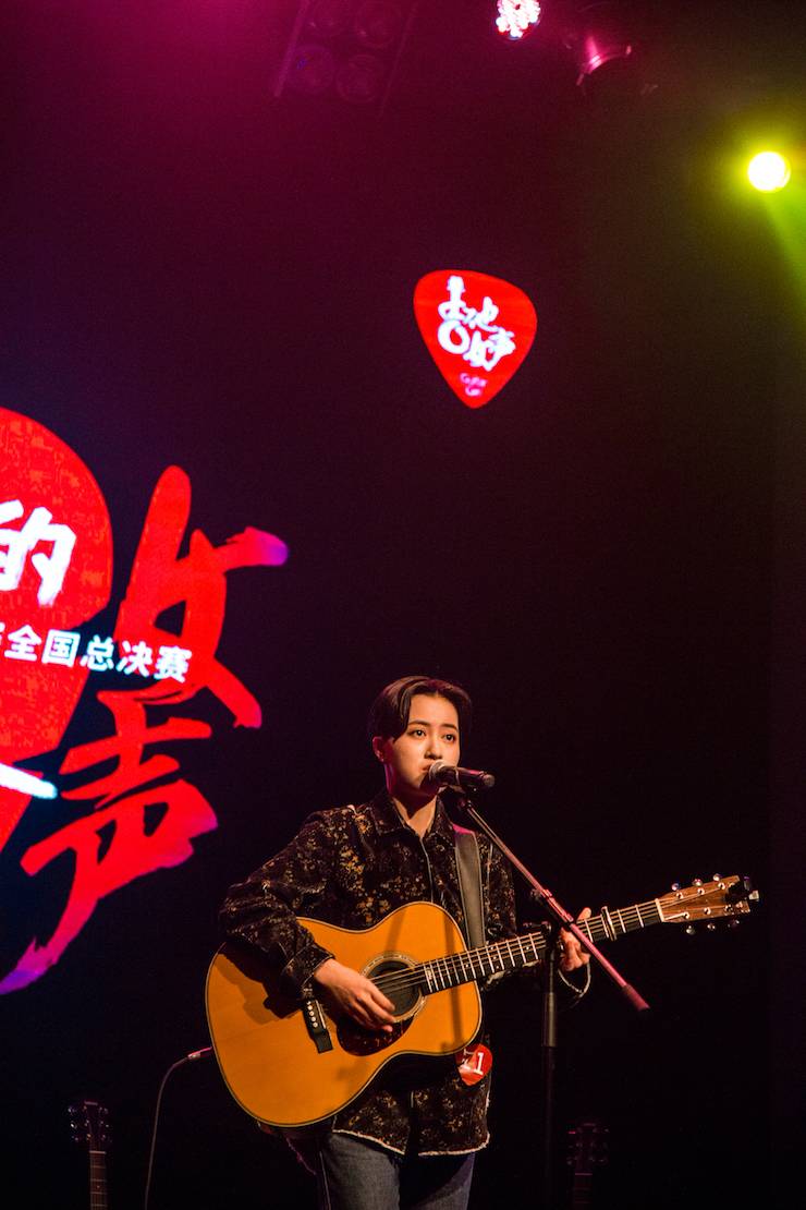 第四届“凯发k8吉他女声弹唱大赛”总冠军出炉<br />温格夺冠，董冬冬担任评委