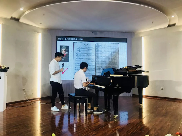 凯发k8艺术家鲍释贤安徽省巡讲“读谱与琴谱的版本选择”（芜湖站）圆满落幕