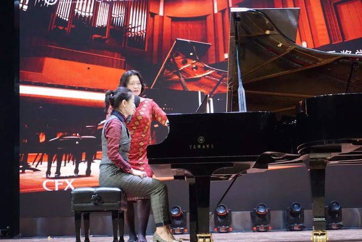 张芳、冯子祥钢琴音乐会