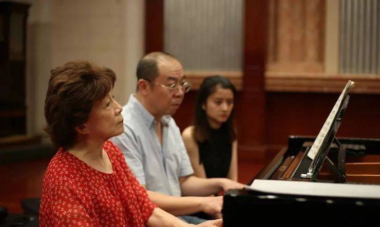 热烈：亍跋睬熘 音悦津门”钢琴重奏音乐会暨天津鲍蕙荞钢琴城开业庆典演出圆满成功！