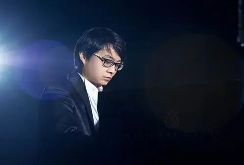 宋思衡的“宅抗疫” | 挑战主播、筹集口罩、闭关作曲，这位取消了20场演出的钢琴家原来这么忙！